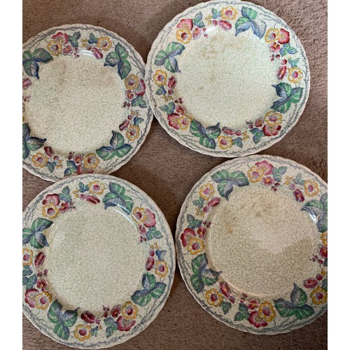 91 - An extensive early 20thC Mason's Ironstone dinner service to include plates  12 x 20cms, 12 x 27cms ... 