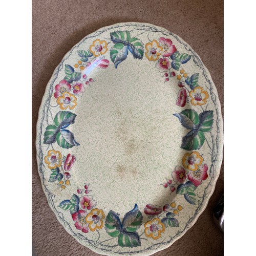 91 - An extensive early 20thC Mason's Ironstone dinner service to include plates  12 x 20cms, 12 x 27cms ... 