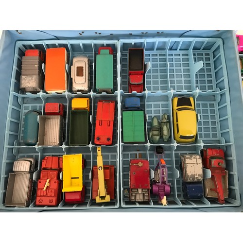 690 - A Matchbox Superfast Collectors Carrying Case and contents. Includes 44 assorted matchbox vehicles.