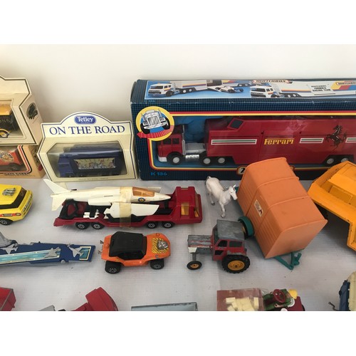 695 - A collection of Diecast  toy vehicles to include Matchbox, Lesney, one Corgi, boxed Lledo, boxed Mat... 