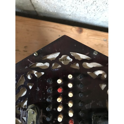 743 - A Lachenal & Co, London mahogany cased concertina. Serial number 52526.