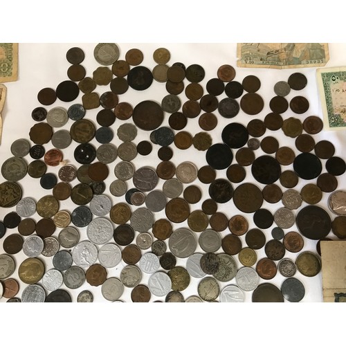 786 - A collection of British and World 19thC and 20thC coinage and some banknotes, including Japanese and... 