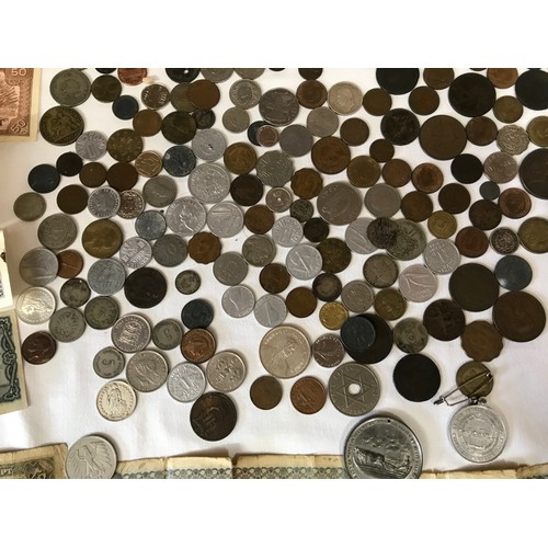 786 - A collection of British and World 19thC and 20thC coinage and some banknotes, including Japanese and... 