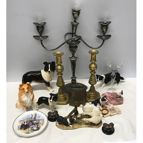 915 - A mixed selection to include silver plated candelabra, brass candle sticks 27cms h, cowbell, pottery... 