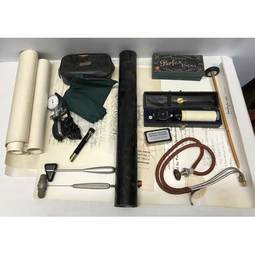 916 - Collection of medical equipment, blood pressure gauge,  reflex hammers, stethoscope, Ingrams Perfex ... 