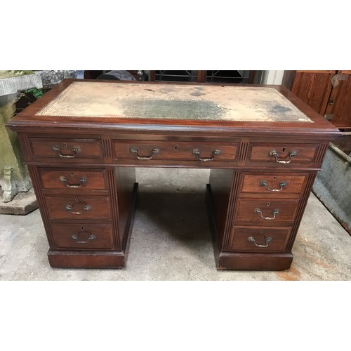 1362 - A mahogany twin pedestal desk with leather inlet top and nine drawers with locks but no key. 122cms ... 