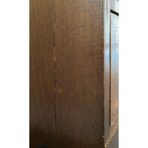 1370 - A 19thC mahogany and inlaid bowfront chest of drawers. 3 graduated long drawers. 101 w x 51 d x 96cm... 