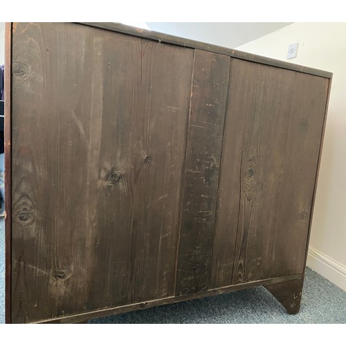 1370 - A 19thC mahogany and inlaid bowfront chest of drawers. 3 graduated long drawers. 101 w x 51 d x 96cm... 