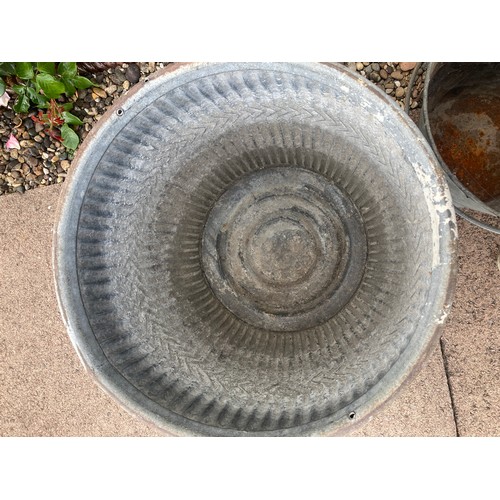 1549 - A galvanised dolly tub 52cms and bucket.