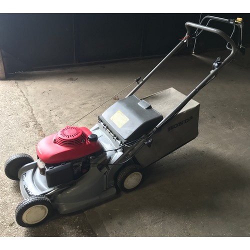 1563 - A Honda RB476C petrol lawnmower.