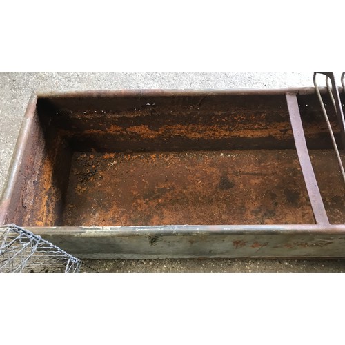 1568 - A large galvanised metal trough 186cms l x 49cms w x 40cms h together with a wire mesh corner shelf ... 