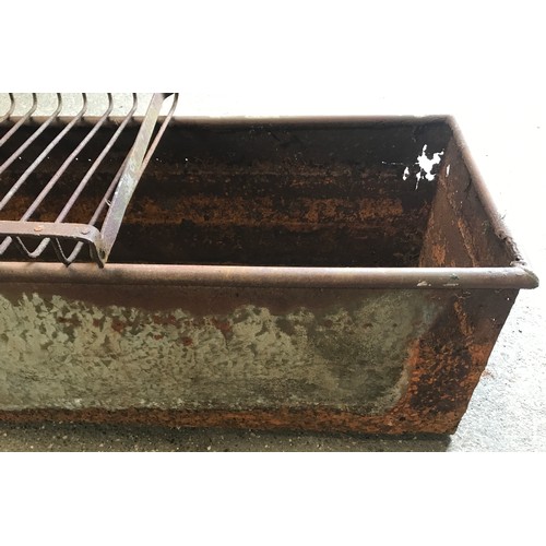 1568 - A large galvanised metal trough 186cms l x 49cms w x 40cms h together with a wire mesh corner shelf ... 