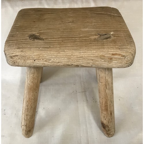 575 - A small oak four legged stool. 20cms w x 17cms x 20.5cms h.