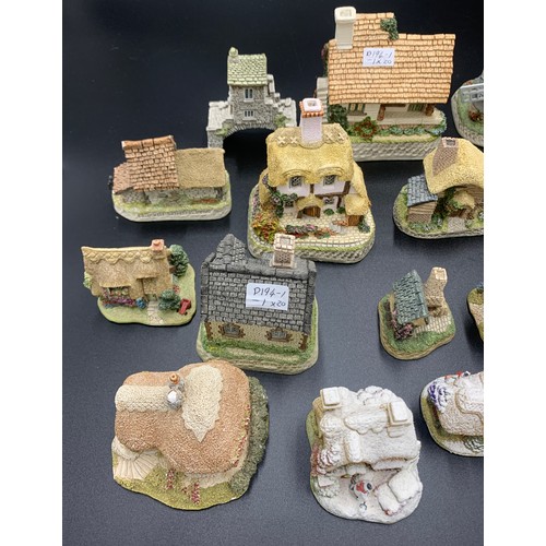 66 - A quantity of Lilliput Lane and David Winter cottages to include Cotswold Cottage, The Model Daisy e... 