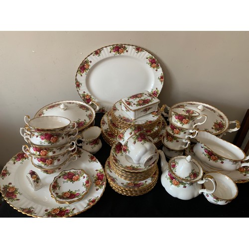 62 - A large quantity of Royal Albert Old Country Roses dinner and tea services comprising: 5 x 26 cms d ... 