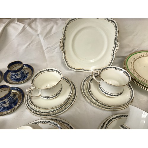 60 - Paragon bone china part tea set, 19 pieces, cake plate 24cms w, 4 cups 8cms h, 4 side plates 18cms w... 