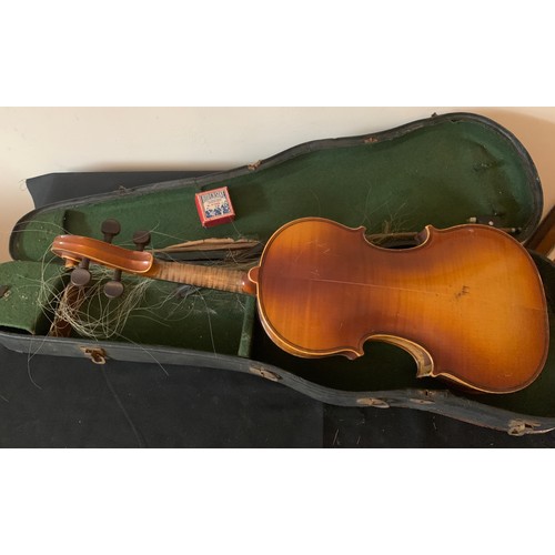 667 - A vintage violin and bow in case.