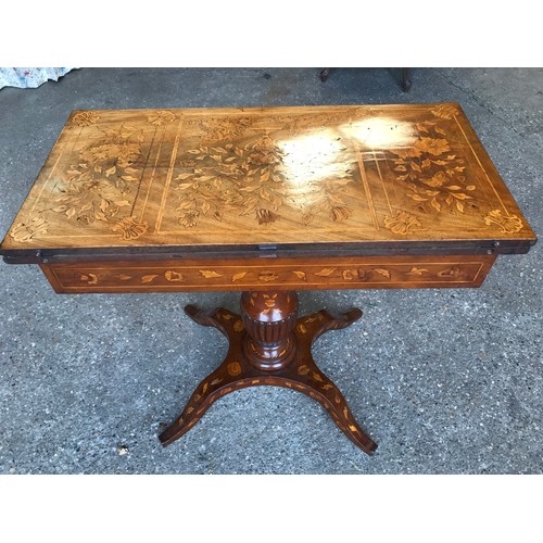 741 - A fine quality Victorian walnut inlaid fold over card table with reeded single pedestal base on four... 