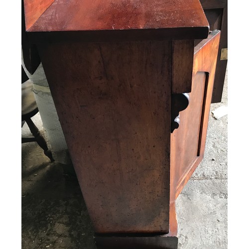 749 - A small Victorian mahogany chiffonier sideboard. 90cms  w x 37cms d x 88cms  h to top, 143cms h to b... 