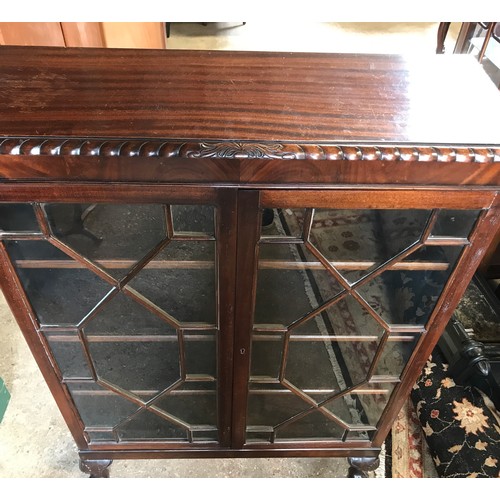 750 - A mahogany 2 door display cabinet with astragal glazed doors , cabriole legs and claw ball feet. 84c... 