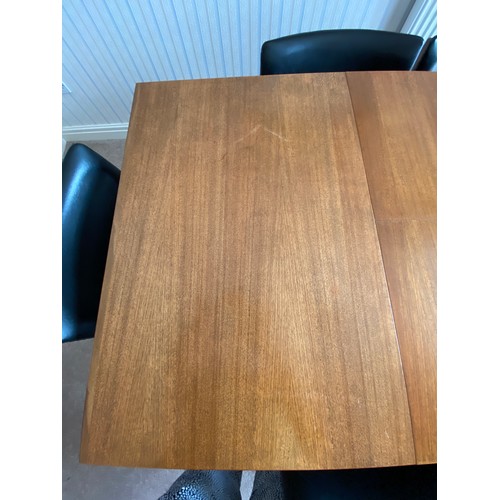 732 - A Merridew extending teak dining table and 6 Merridew chairs. Extended 19cms x 89cms. Closed 118cms.... 