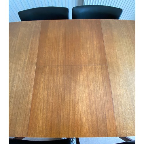 732 - A Merridew extending teak dining table and 6 Merridew chairs. Extended 19cms x 89cms. Closed 118cms.... 