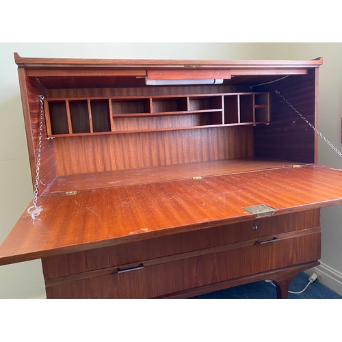 735 - A Merridew teak desk with 2 short over 2 long drawers. 111cms h x 119.5cms w x 45cms d.