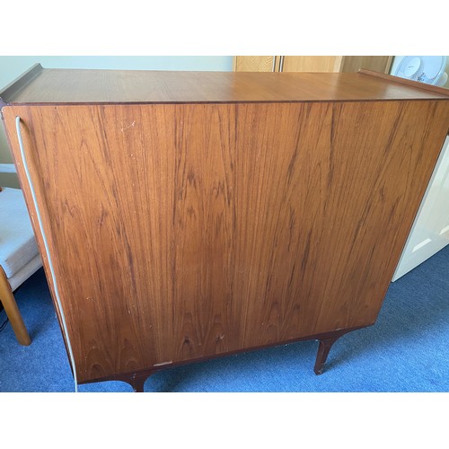 735 - A Merridew teak desk with 2 short over 2 long drawers. 111cms h x 119.5cms w x 45cms d.