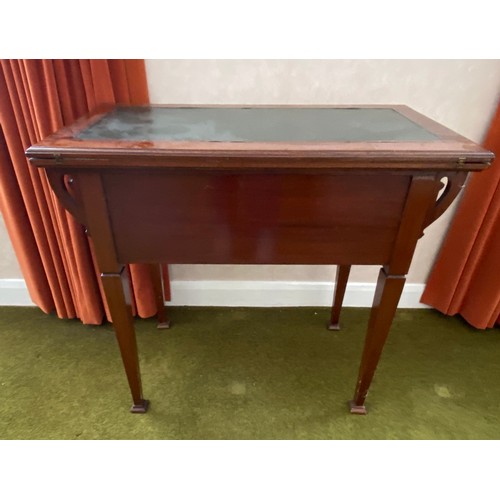 789 - Edwardian mahogany desk/card table. 83 w x 45 d x 776cms h. Baize lining on square tapered legs.