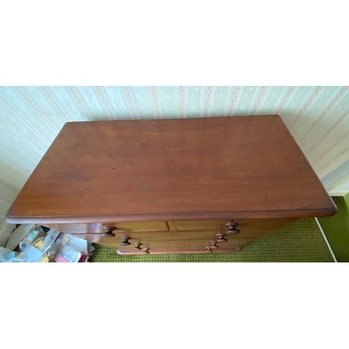 800 - Victorian mahogany chest of drawers, 2 short over 3 long drawers. 114 w x 52 d x 114cms h.