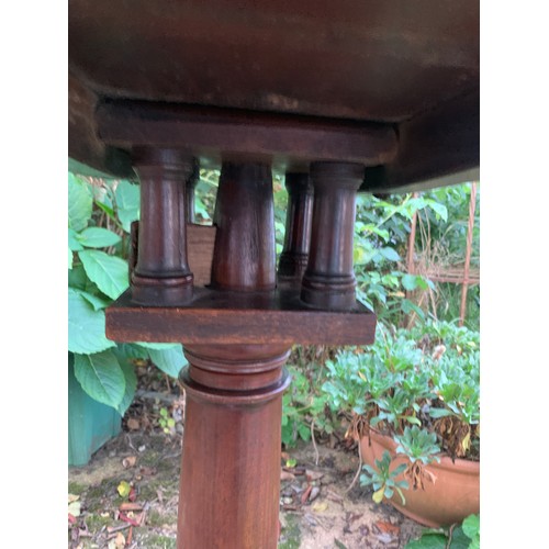 812 - An 18thC mahogany tiptop table on tripod  base with birdcage top. 75 d x 68cms h.