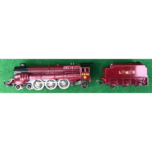 28 - Lot of 3 boxed model trains including Hornby LMS 6202 Turbomotive in good condition, Hornby King Hen... 