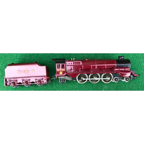 28 - Lot of 3 boxed model trains including Hornby LMS 6202 Turbomotive in good condition, Hornby King Hen... 