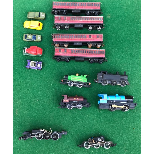 30 - Miscellaneous lot containing 4 model trains, Hornby Little Giant 709 and MR 895. The other two I am ... 