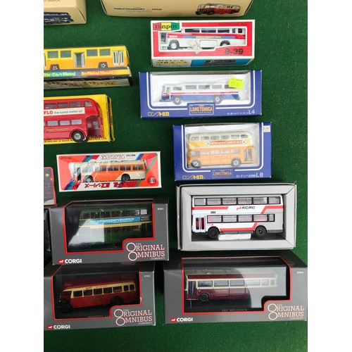 81 - Collection of 16 boxed diecast buses from various brands. Lot includes Corgi 97021 AEC Regal, 97231 ... 