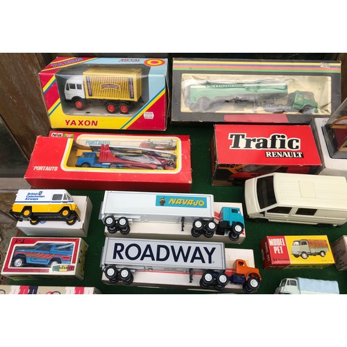 101 - A varied collection of diecast toys to include Kobelco SK 200 Mark III Hydraulic Excavator, Supermin... 