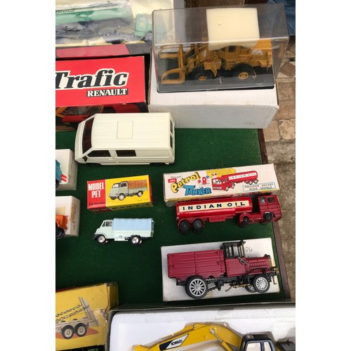 101 - A varied collection of diecast toys to include Kobelco SK 200 Mark III Hydraulic Excavator, Supermin... 