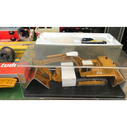 101 - A varied collection of diecast toys to include Kobelco SK 200 Mark III Hydraulic Excavator, Supermin... 