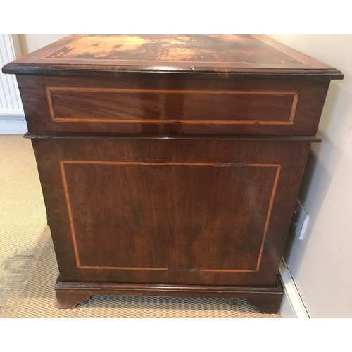 1210 - An Edwardian mahogany inlaid kneehole desk with garland and string inlay. 134 x 68 x 75cms h.