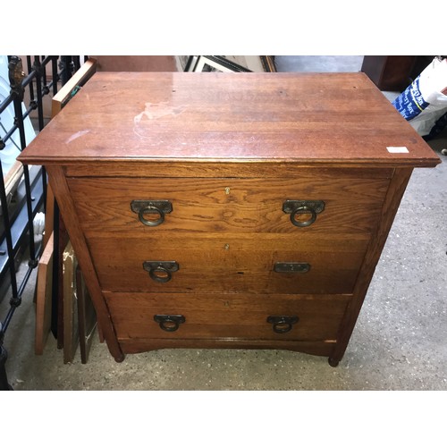 1189 - An arts and crafts style oak chest of drawers. 84 w x 53 d x 80cms h.