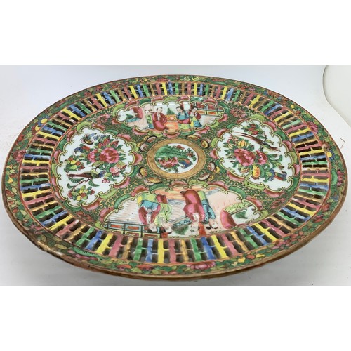 86 - An early 19thC Cantonese fretted dish. 25 x 28cms.