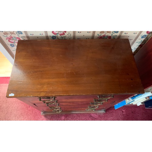 1223 - A small mahogany 5 height chest of drawers. 61cms w x 32cms d x 84cms h.