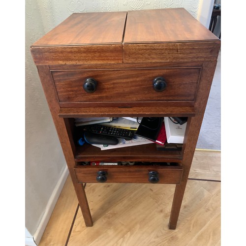 1226 - A Georgian mahogany wash stand opening to reveal partitions 45cms w x 43cms d x 94cms h.