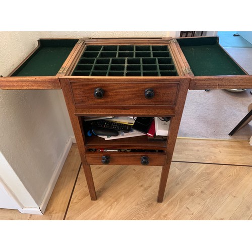 1226 - A Georgian mahogany wash stand opening to reveal partitions 45cms w x 43cms d x 94cms h.