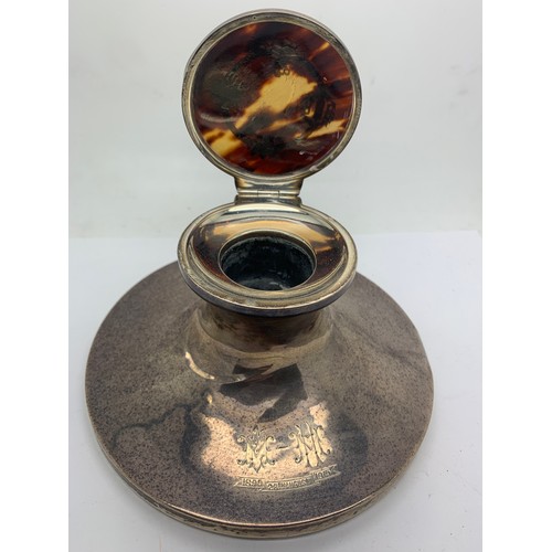 530 - Silver and tortoiseshell piqué inkwell inscribed to front, Birmingham 1914, maker E.S Barnsley & Co.... 