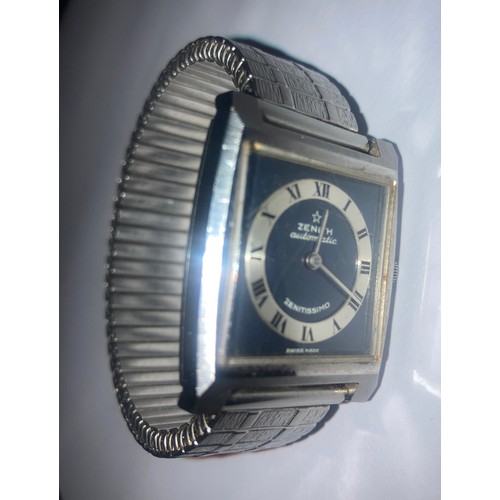 642 - A stainless steel 1970's Zenith Zentissimo automatic wristwatch on expanding metal strap.