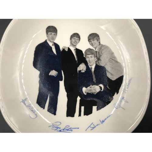 70 - The Beatles pin dish with facsimile signatures, C1964 Weatherby of Hanley approx 12.5cms w.