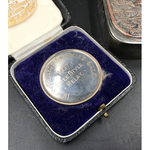 542 - A silver cigarette box Birmingham WHS 191 88gms, a silver swimming medal 25gms with case together wi... 