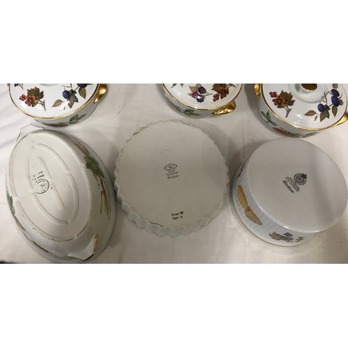 105 - Ten pieces of Royal Worcester Evesham dinner ware to include 5  tureens, soufflé dish, oval dish, la... 