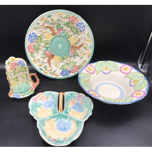 110 - A floral patterned pottery selection to include a Radford charger 31cms d, Hanley bowl 27cms d, Wood... 